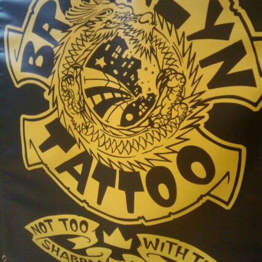 รูปภาพถ่ายที่ Brooklyn Tattoo โดย Matt J. เมื่อ 1/17/2012