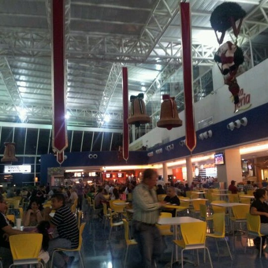Photo taken at La Vela Centro Comercial by Javier B. on 11/18/2011