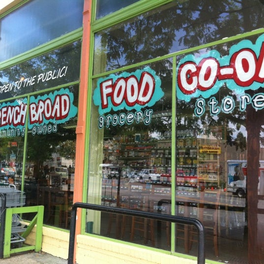 8/8/2012 tarihinde Jchon P.ziyaretçi tarafından French Broad Food Co-op'de çekilen fotoğraf