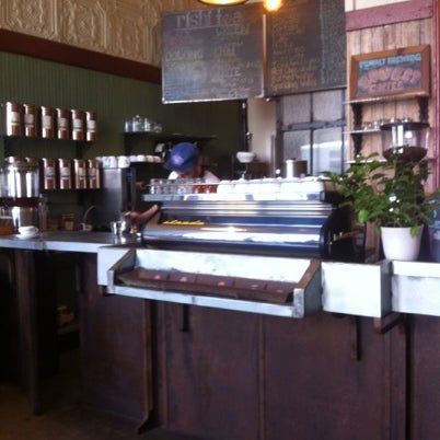 8/6/2012 tarihinde Leah H.ziyaretçi tarafından Bowery Coffee'de çekilen fotoğraf