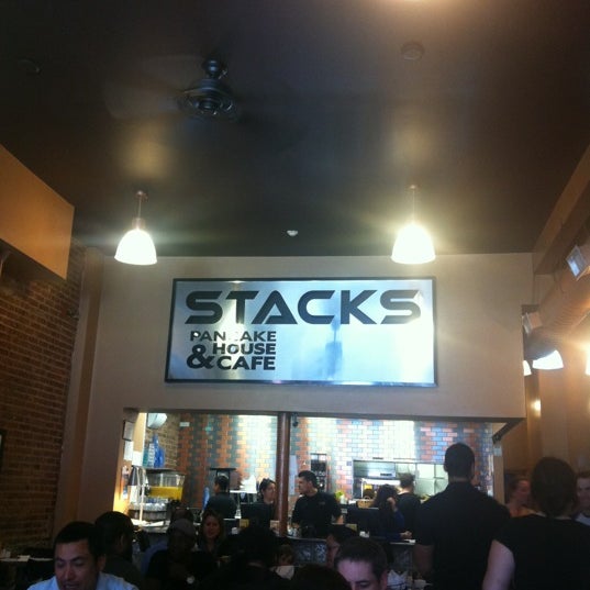 Das Foto wurde bei Stacks Pancake House &amp; Cafe von Timothy G. am 4/14/2012 aufgenommen