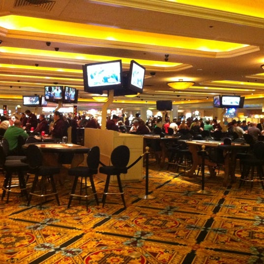 รูปภาพถ่ายที่ Wendover Nugget Hotel &amp; Casino โดย Flavia M. เมื่อ 3/25/2012