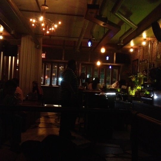 Foto tirada no(a) Moca Lounge por Pete K. em 6/7/2012
