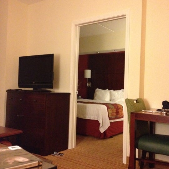 Photo taken at Residence Inn by Marriott Chattanooga Near Hamilton Place by Eddie on 9/4/2012