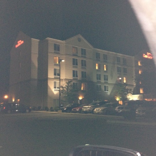 รูปภาพถ่ายที่ Hilton Garden Inn โดย Marilyn b. เมื่อ 8/19/2012