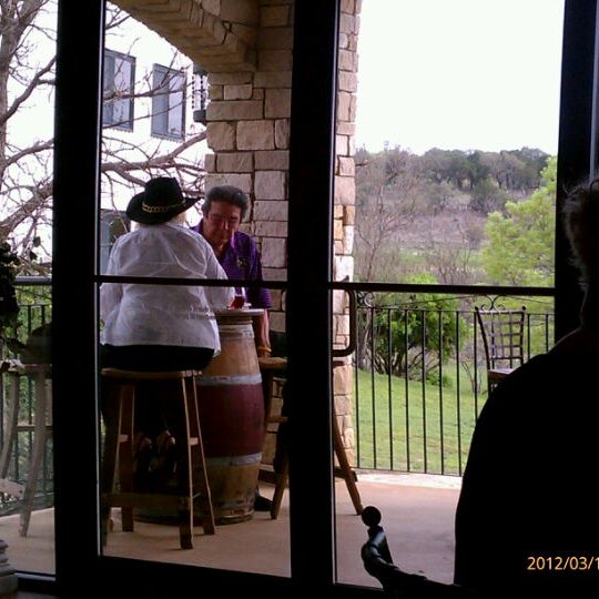 Foto tomada en Flat Creek Estate Winery &amp; Vineyard  por Pauline G. el 3/17/2012