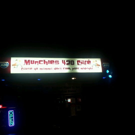8/25/2012にJack-N-Da-Box M.がMunchies 420 Cafeで撮った写真