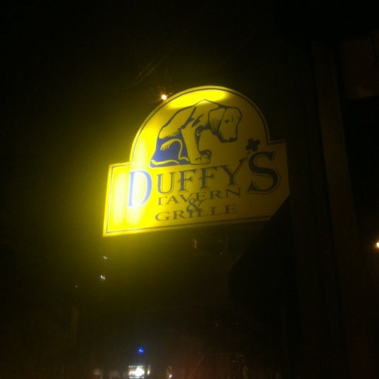 Снимок сделан в Duffy&#39;s Tavern &amp; Grille пользователем Jeremy K. 5/25/2012