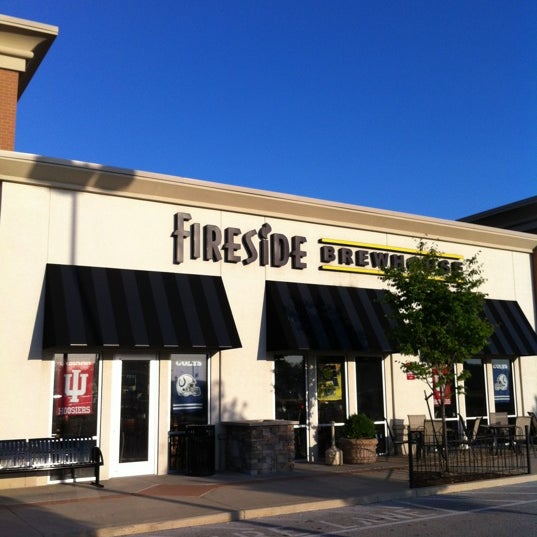 รูปภาพถ่ายที่ Fireside Brewhouse โดย Chris R. เมื่อ 5/15/2012
