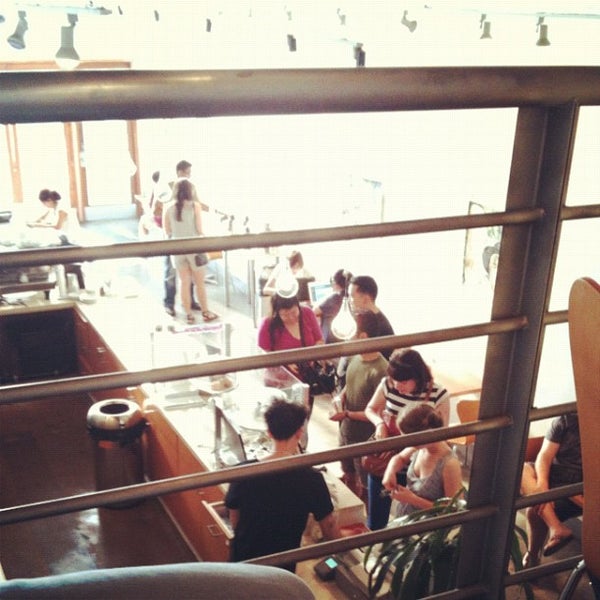 9/4/2012 tarihinde Lin N.ziyaretçi tarafından Bru Coffeebar'de çekilen fotoğraf