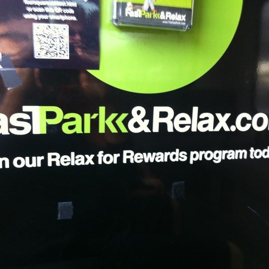Foto tirada no(a) Fast Park &amp; Relax IAH por Nick F. em 9/3/2012