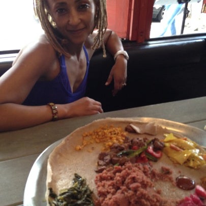 8/18/2012 tarihinde H.Karim W.ziyaretçi tarafından Bati Ethiopian Restaurant'de çekilen fotoğraf