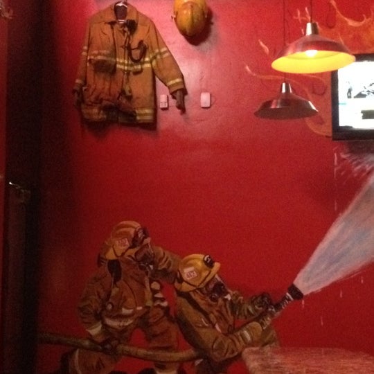 Foto diambil di ROC&#39;s Firehouse Grille oleh Allison T. pada 8/5/2012