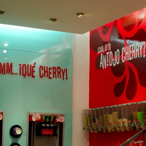 5/28/2012 tarihinde Jude P.ziyaretçi tarafından Cherry Frozen Yogurt'de çekilen fotoğraf