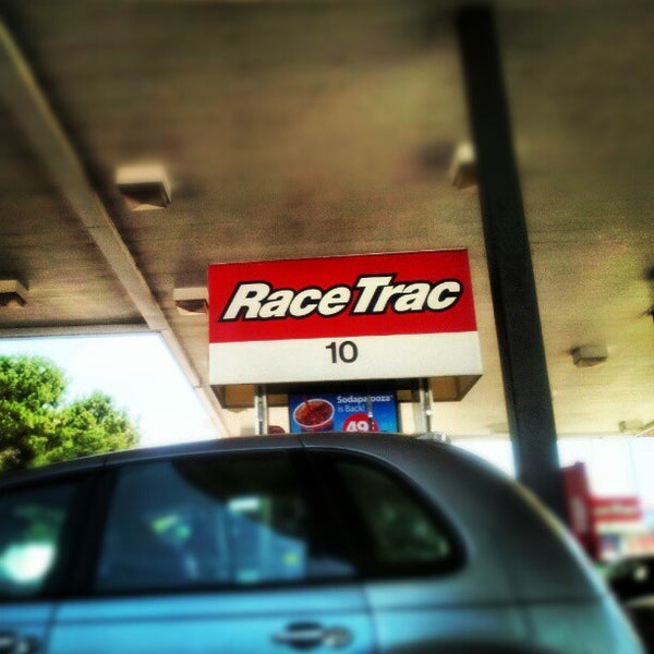 Снимок сделан в RaceTrac пользователем Tyler F. 8/17/2012