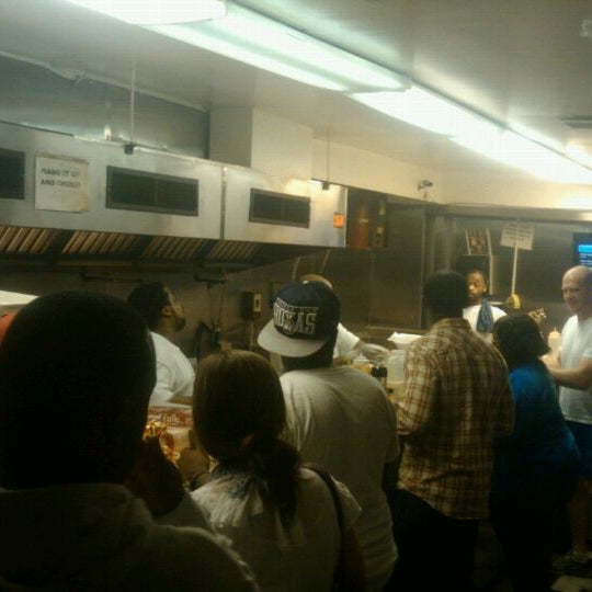 3/24/2012にChris G.がHorace &amp; Dickie&#39;s Seafoodで撮った写真