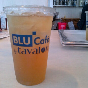 4/20/2012 tarihinde Kash G.ziyaretçi tarafından Blu Cafe'de çekilen fotoğraf