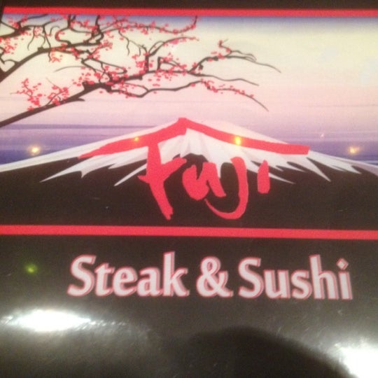 Photo prise au Fuji Steak &amp; Sushi Tennessee par Chris M. le5/22/2012