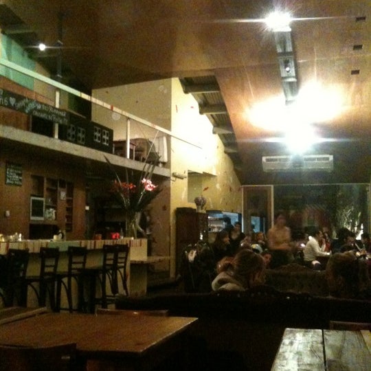 6/24/2012 tarihinde Flaco B.ziyaretçi tarafından Bar 6'de çekilen fotoğraf
