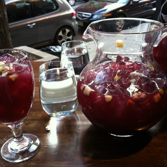 4/8/2012에 Kealan C.님이 Cava Wine Bar에서 찍은 사진