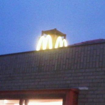 Снимок сделан в McDonald&#39;s пользователем Mirjan v. 3/13/2012