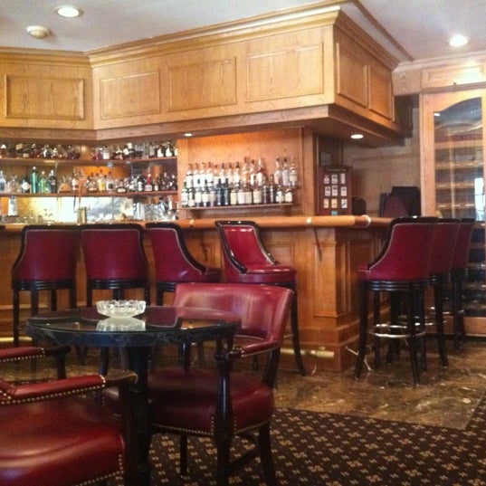Foto diambil di Churchill Bar oleh Eric G. pada 2/17/2012