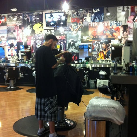 4/27/2012에 Jamie D.님이 Floyd&#39;s Barbershop - Sunset Valley에서 찍은 사진