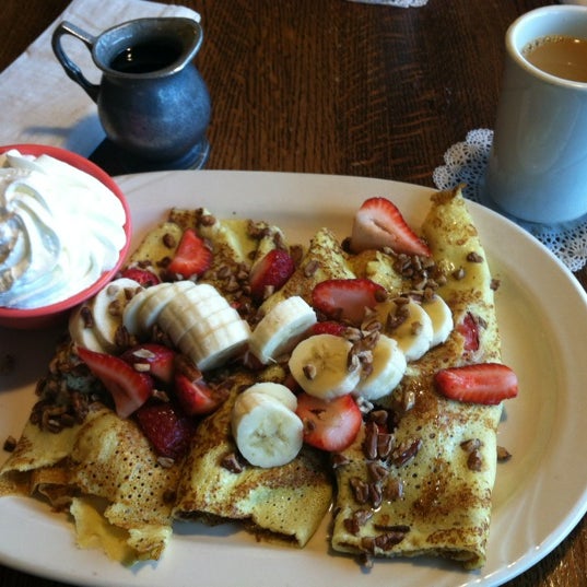 Das Foto wurde bei Rise N Dine Pancake Cafe von Alexus C. am 9/1/2012 aufgenommen