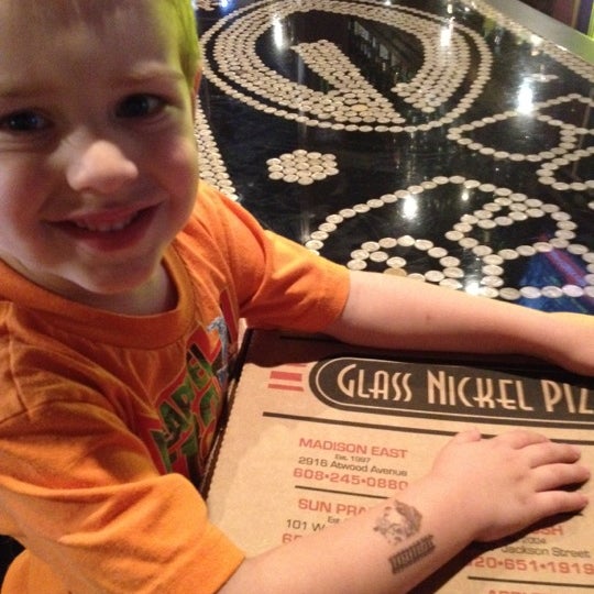 Foto scattata a Glass Nickel Pizza Co. - Appleton da Adam il 6/22/2012