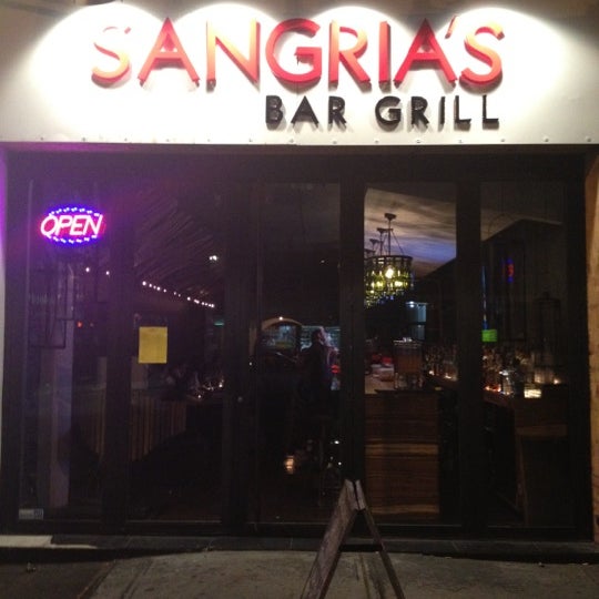 Foto diambil di Sangria&#39;s Bar / Grill / Lounge oleh Luke C. pada 2/26/2012