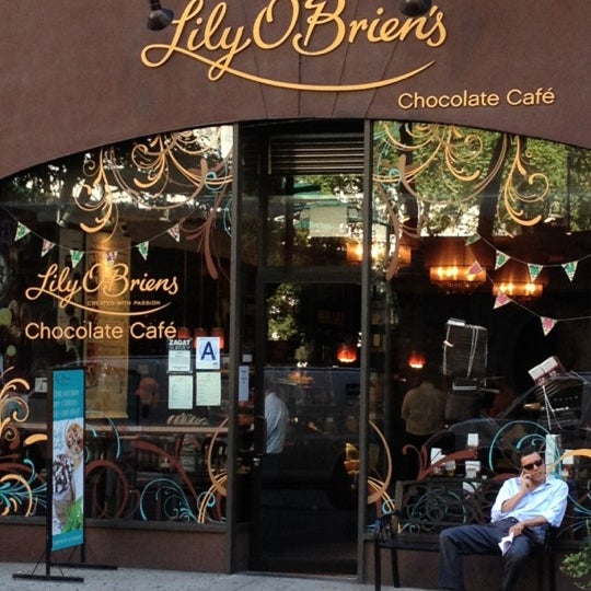Photo prise au Lily O&#39;Brien&#39;s Chocolate Cafe par Alison J. le7/25/2012