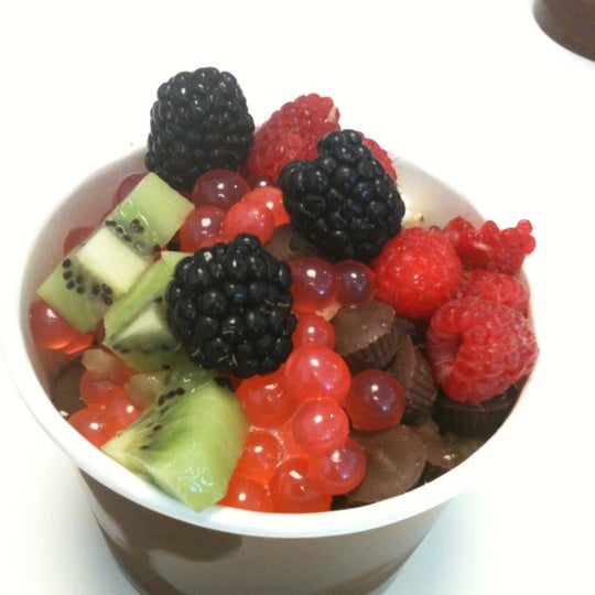 Photo taken at Yo Mama! Frozen Yogurt &amp; Goodies by Honni on 6/21/2012