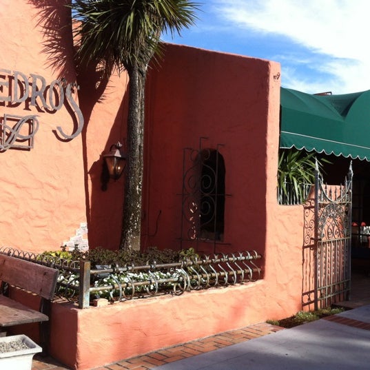 Foto diambil di Pedro&#39;s Restaurant &amp; Cantina oleh Bob Q. pada 8/3/2012
