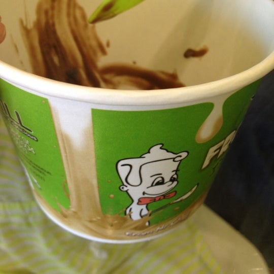 Foto tirada no(a) Chill Frozen Yogurt Crepes &amp; Coffee por julian X. em 8/26/2012