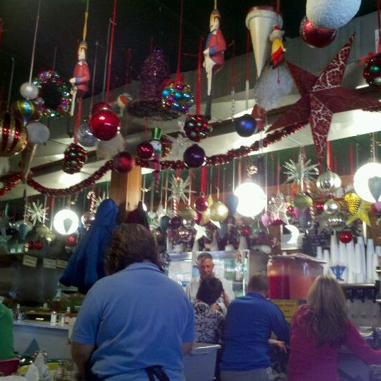 12/11/2011 tarihinde Frank K.ziyaretçi tarafından Sugar Bowl Luncheonette'de çekilen fotoğraf