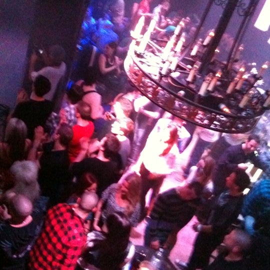 Foto diambil di Liquor Store Ste-Foy, Resto-Nightclub oleh DJ AzYz B. pada 2/19/2012