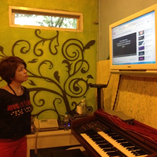 Студия звукозаписи рекорд. Студия звукозаписи интерьер. Voice room. Студия звукозаписи подкастов. Voice room.