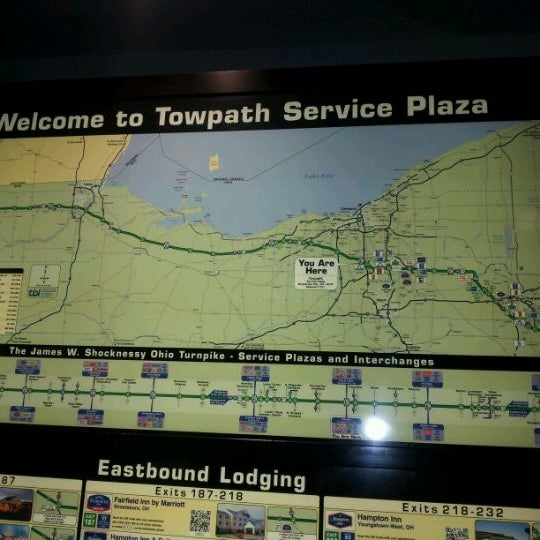 Foto diambil di Towpath Service Plaza (Eastbound) oleh Gabe pada 12/27/2011