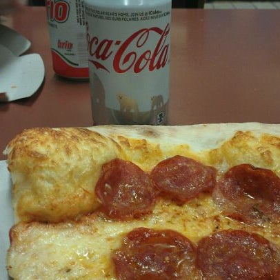 Foto diambil di Big Slice Pizza oleh chubbstar pada 12/16/2011