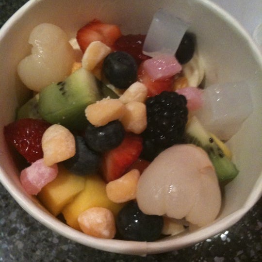 3/11/2011 tarihinde Tasty Chomps O.ziyaretçi tarafından Mix Frozen Yogurt'de çekilen fotoğraf