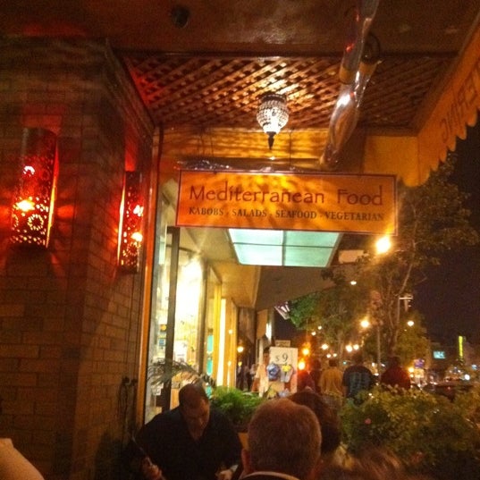 Foto diambil di Magic Lamp Lebanese Mediterranean Grill oleh Gigi M. pada 7/31/2011