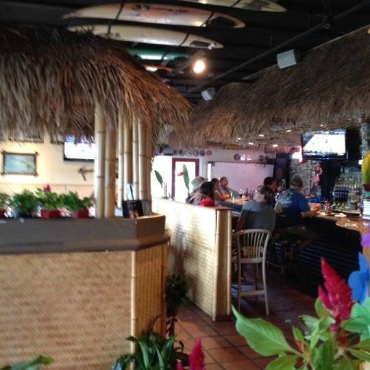 Foto tomada en North Shore Breakers Restaurant &amp; Bar  por Eric Scott T. el 3/23/2012