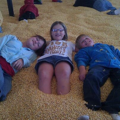 Foto diambil di Sever&#39;s Corn Maze &amp; Fall Festival oleh Vicki G. pada 10/1/2011