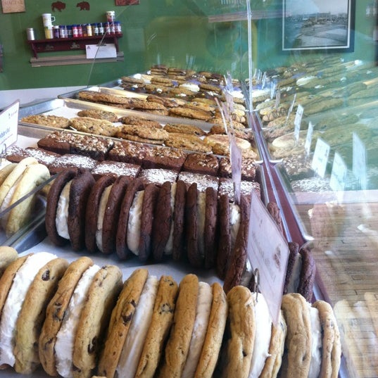 3/15/2012 tarihinde Meemur Z.ziyaretçi tarafından Mary’s Mountain Cookies'de çekilen fotoğraf