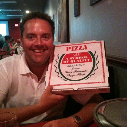 Foto tomada en Tony&#39;s Pizzeria &amp; Ristorante  por Abbey H. el 9/28/2011