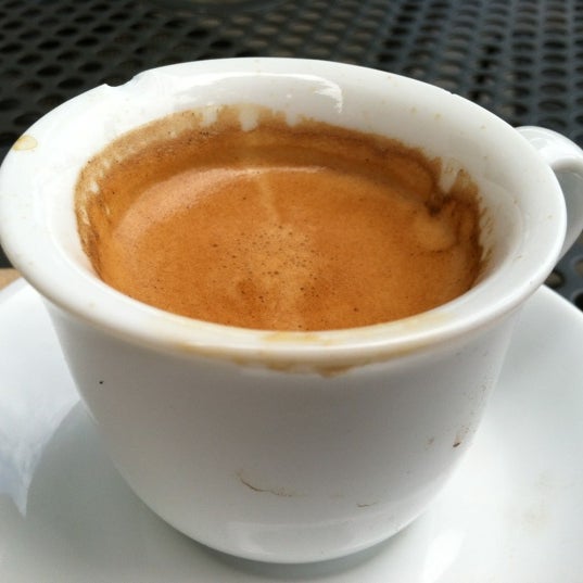 Foto diambil di Peet&#39;s Coffee &amp; Tea oleh John P. pada 7/18/2012