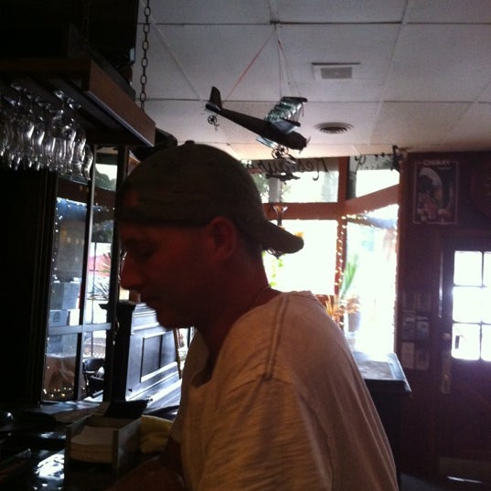 Foto scattata a Village Tavern Restaurant &amp; Inn da Deborah R. il 7/31/2012