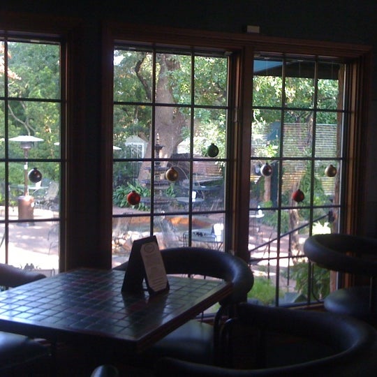 Foto tomada en Palmer&#39;s Restaurant, Bar, &amp; Courtyard  por Tinaya el 12/21/2010