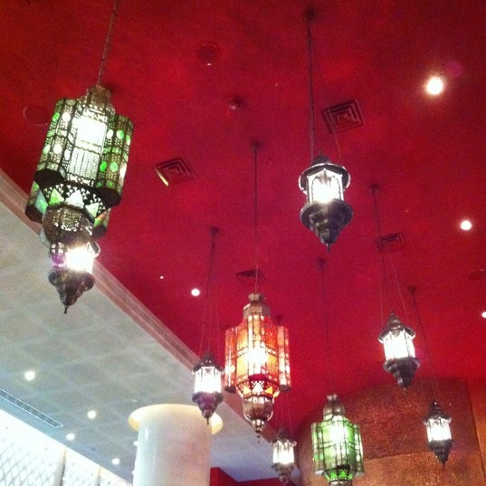 Das Foto wurde bei Angar Restaurant von Jenn am 7/29/2011 aufgenommen
