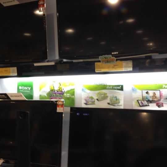 Courts Puchong Furniture and Home Store